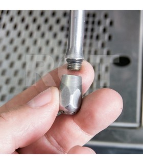 1.krok - odšroubování koncovky trysky výstupu páry